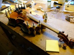 Luthier goes bust