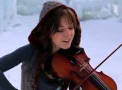Chart-topping violinist mourns her father’s death