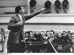 Was Karajan a cousin of Hugo Wolf?