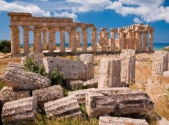 ruins-of-greek-temple-selinunte-sicily-italy