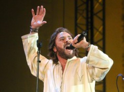 Exclusive video: Alagna sings with North African musicians