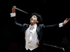 Breaking: US refuses entry to star Venezuelan conductor