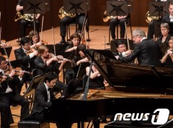 Breaking: Yundi crashes in Chopin concerto