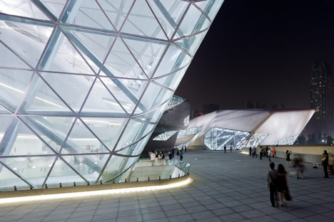 Guangzhou-Opera-House-by-Zaha-Hadid-Architects-23