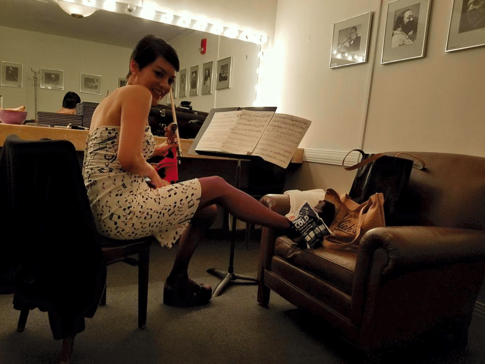 Breaking: Anne Akiko Meyers plays concerto with a broken foot