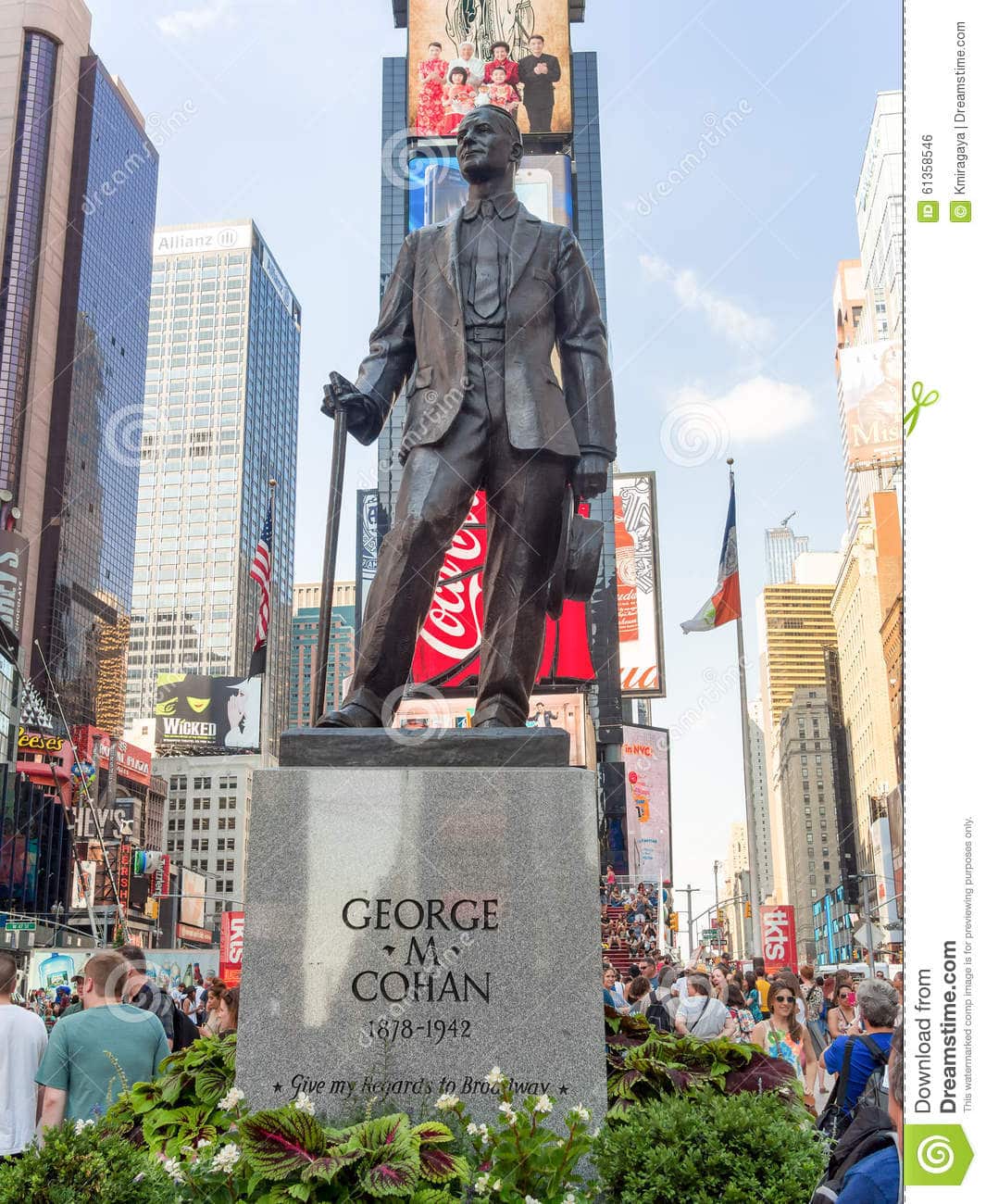 george-m-cohan-statue-times-square-new-york-city-usa-august-61358546