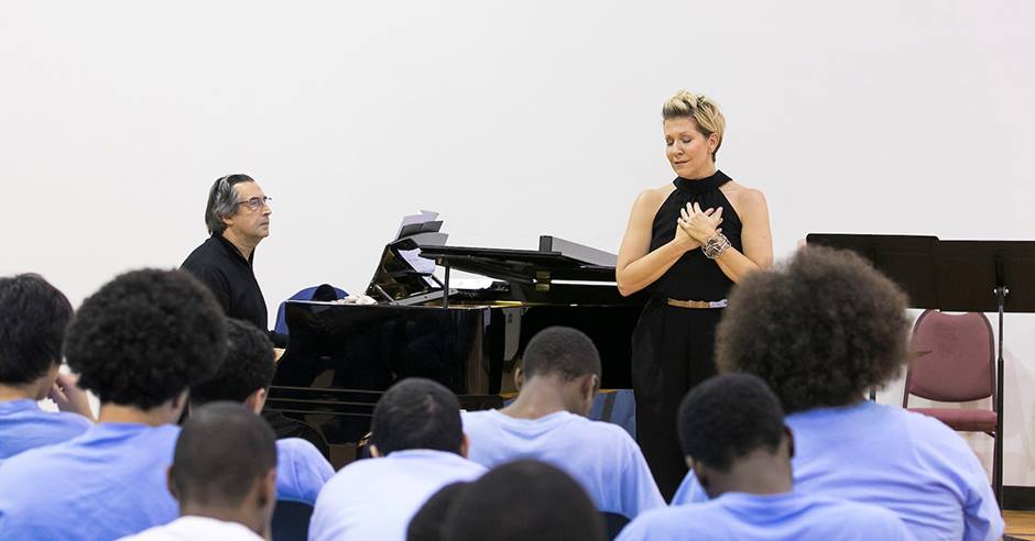 Muti and Joyce DiDonato go play for young offenders