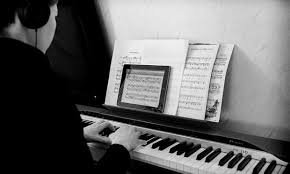 tablet-pianist
