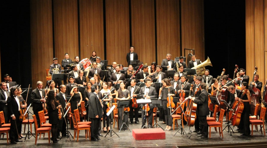 Mexico cuts an orchestra in half