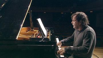 Salzburg signs pianist to 2026