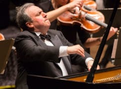 Watch Yefim Bronfman play the Mendelssohn violin concerto