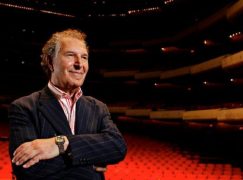 Florida opera chief quits