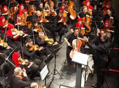 Muti conducts orchestra in headscarves