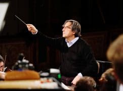 Muti stops Chicago concert over coughing