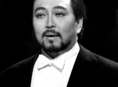 Death of an international tenor, 70