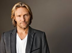 Biz news: Eric Whitacre upgrades his concert profile