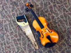 A music festival proudly destroys a violin – live online