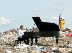 Russian pianist plays on rubbish dump