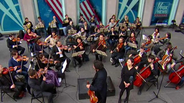 Watch: Trump conductor leads musicians in allegiance pledge