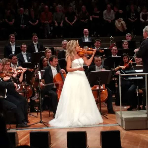 On a night of Big Yellow, Anne-Sophie Mutter is all white
