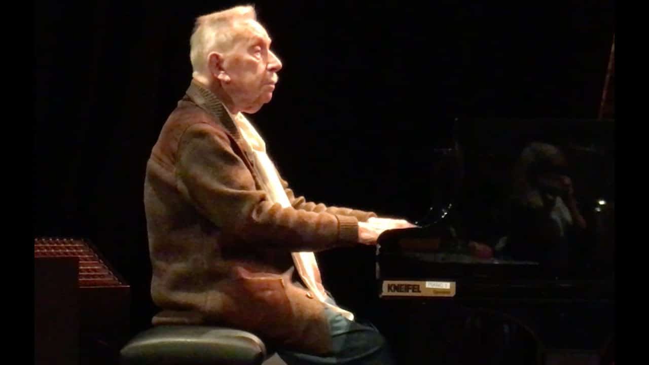 Pianist, 101, plays the blues