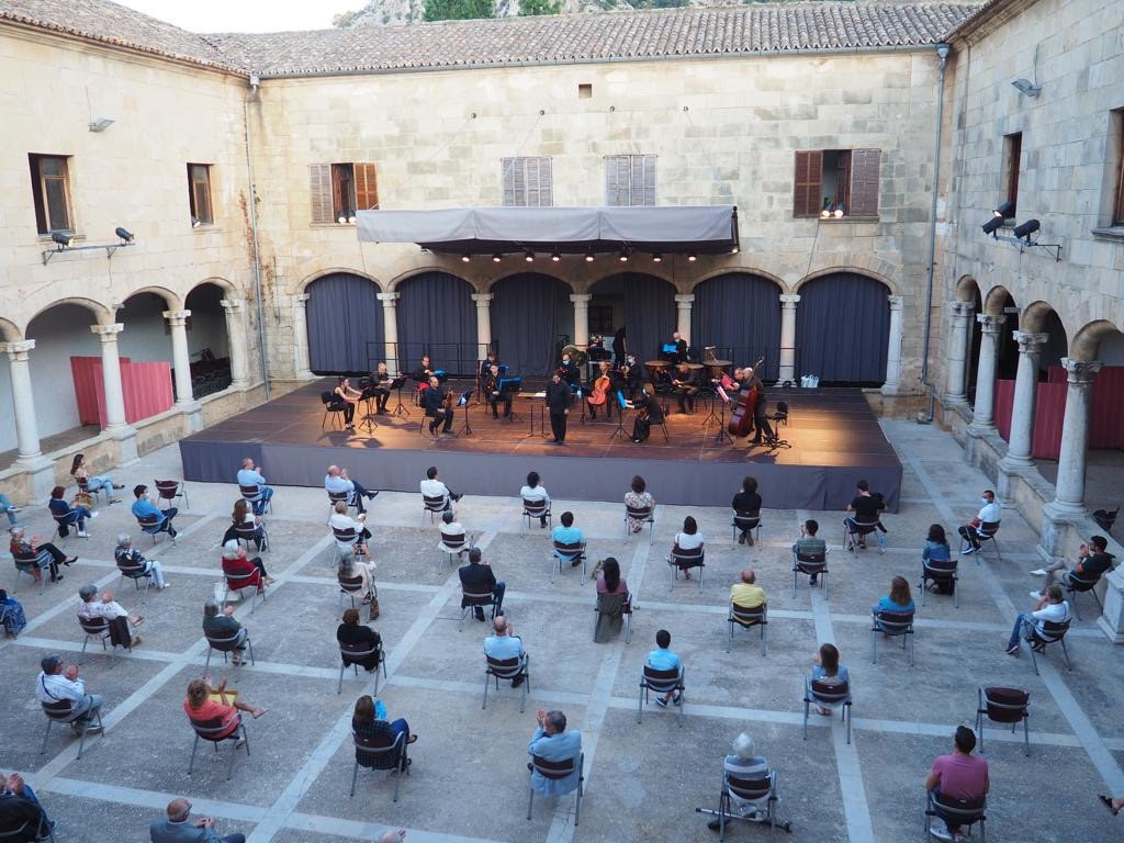 Spain’s first distanced concert does not look like fun