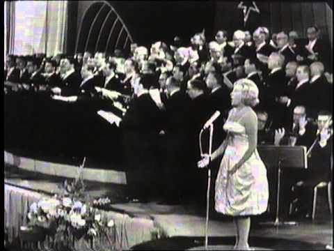 Why was Vera Lynn never booked at the BBC Proms?