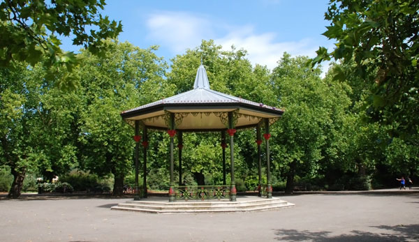 String quartets thrive in London park