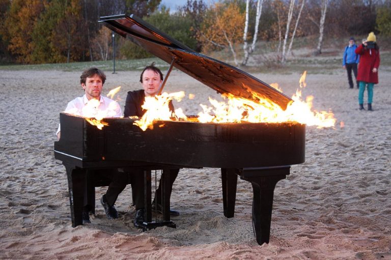 Lockdown things to do with your piano (1): Burn it