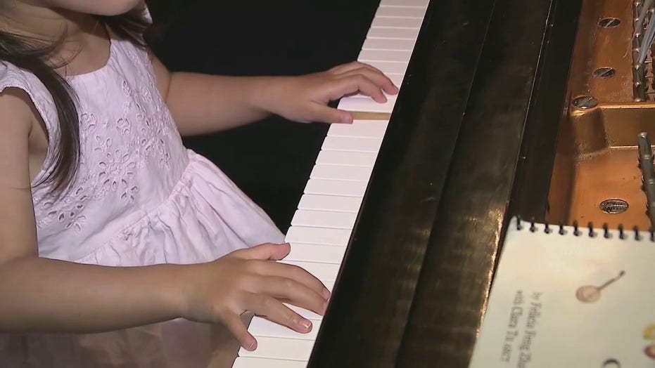 Carnegie Hall books a three year-old pianist
