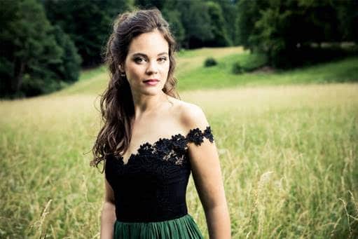 Salzburg replaces a pregnant soprano