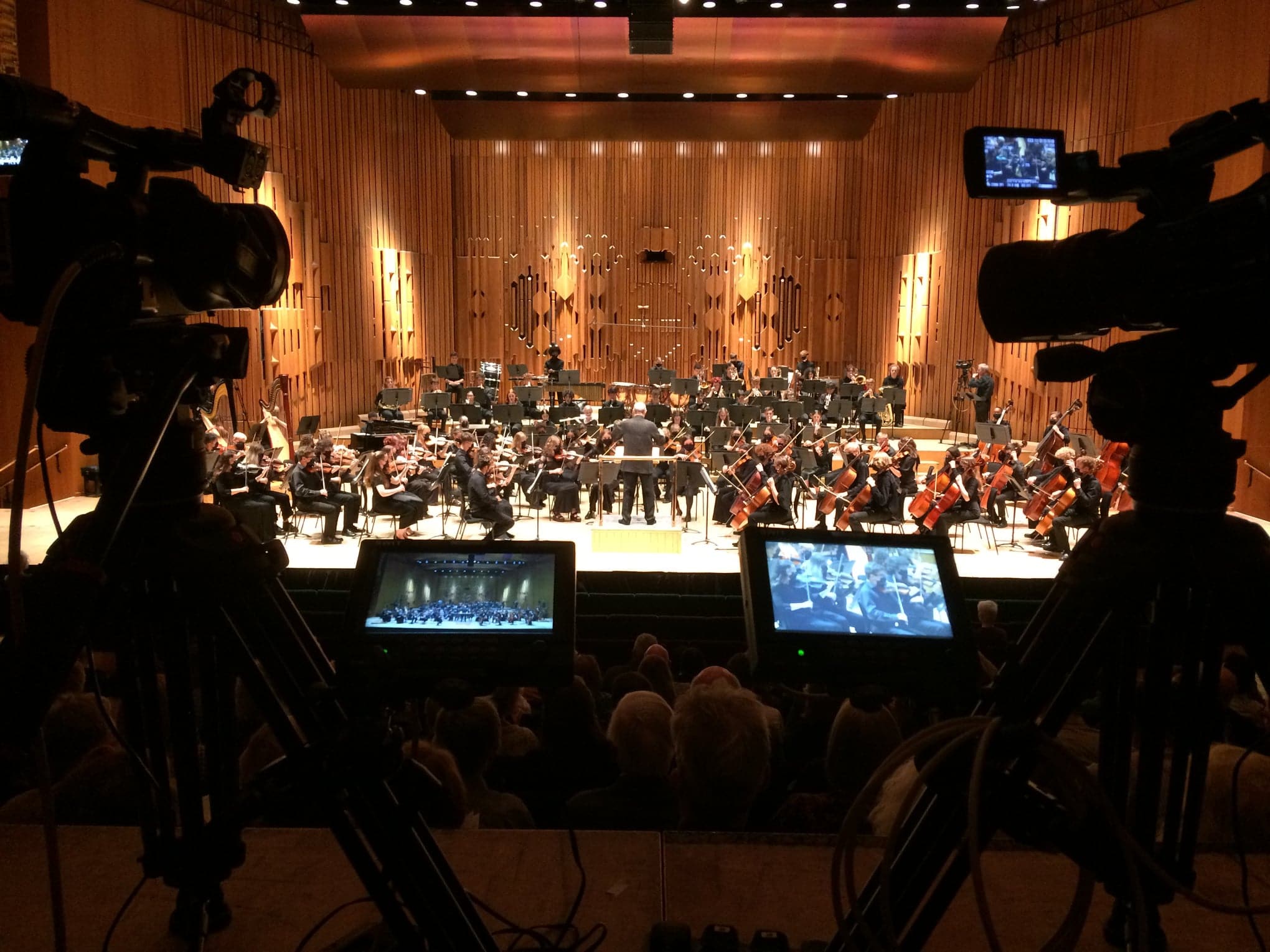 London orchestra in new revolt at conductor sacking