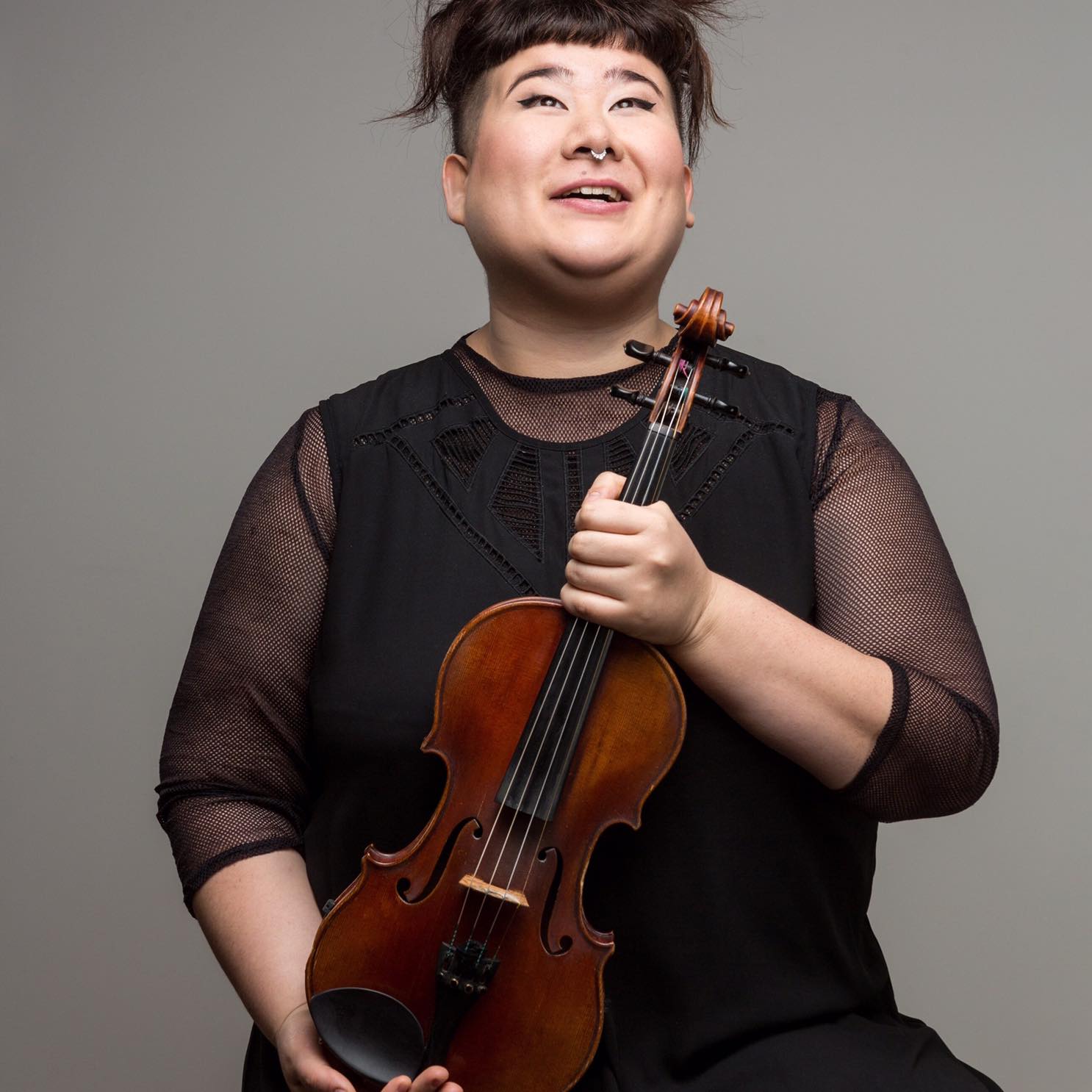 Aussie violin winner pledges her prize to minority composers