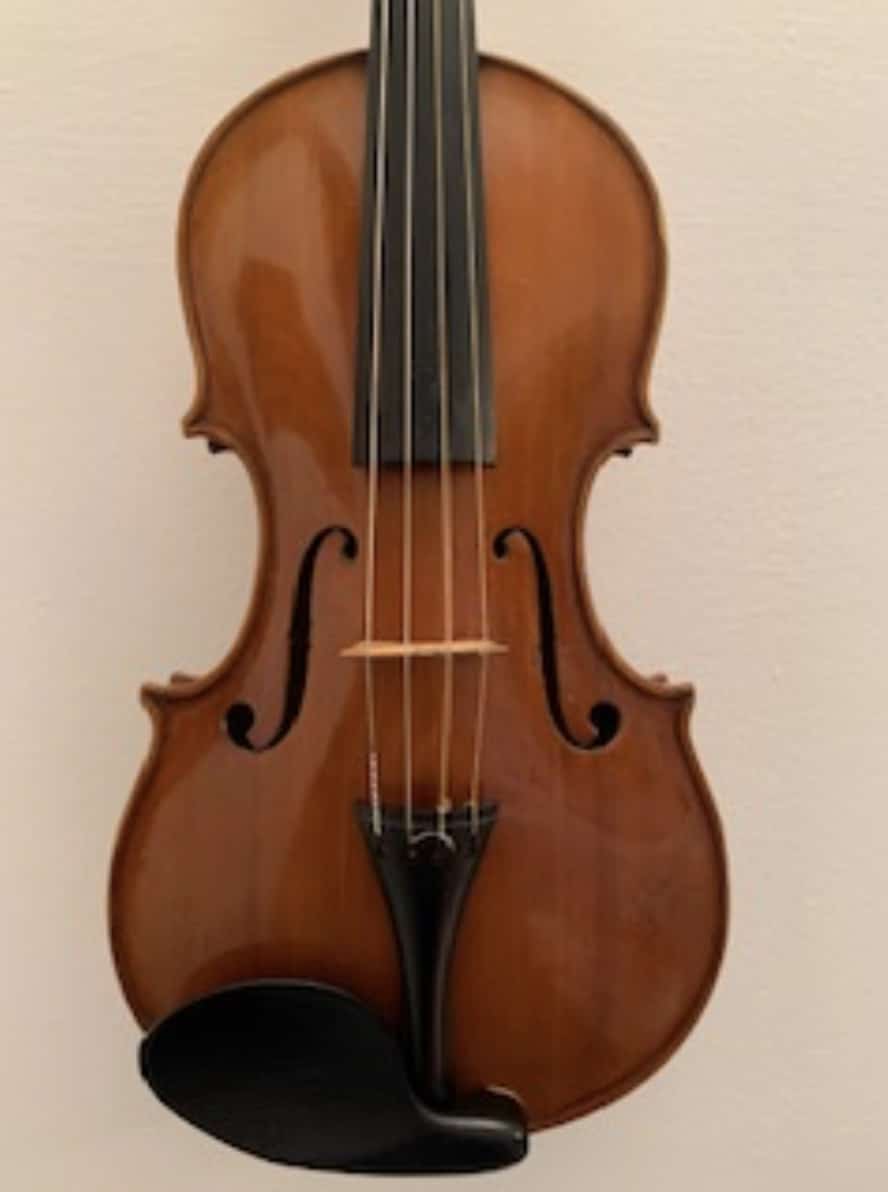 An orchestra violin is stolen in Paris at the Gare Montparnasse