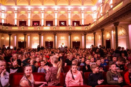 Concertgebouw plays full again