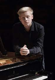 Russian pianist: All I can do is pray and cry
