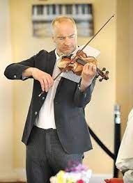 A US violinist goes home to fight for Ukraine