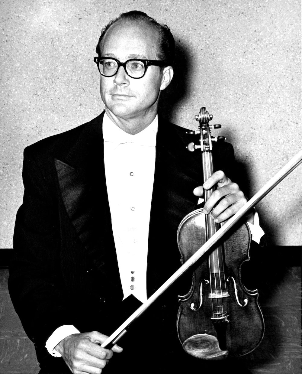 Injured US concertmaster dies, 94