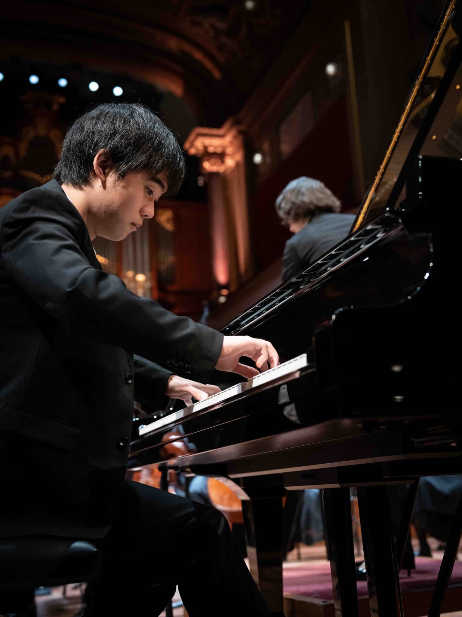 Canadian pianist, 17, is Geneva winner