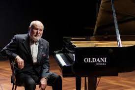 Blind Italian pianist dies at 88