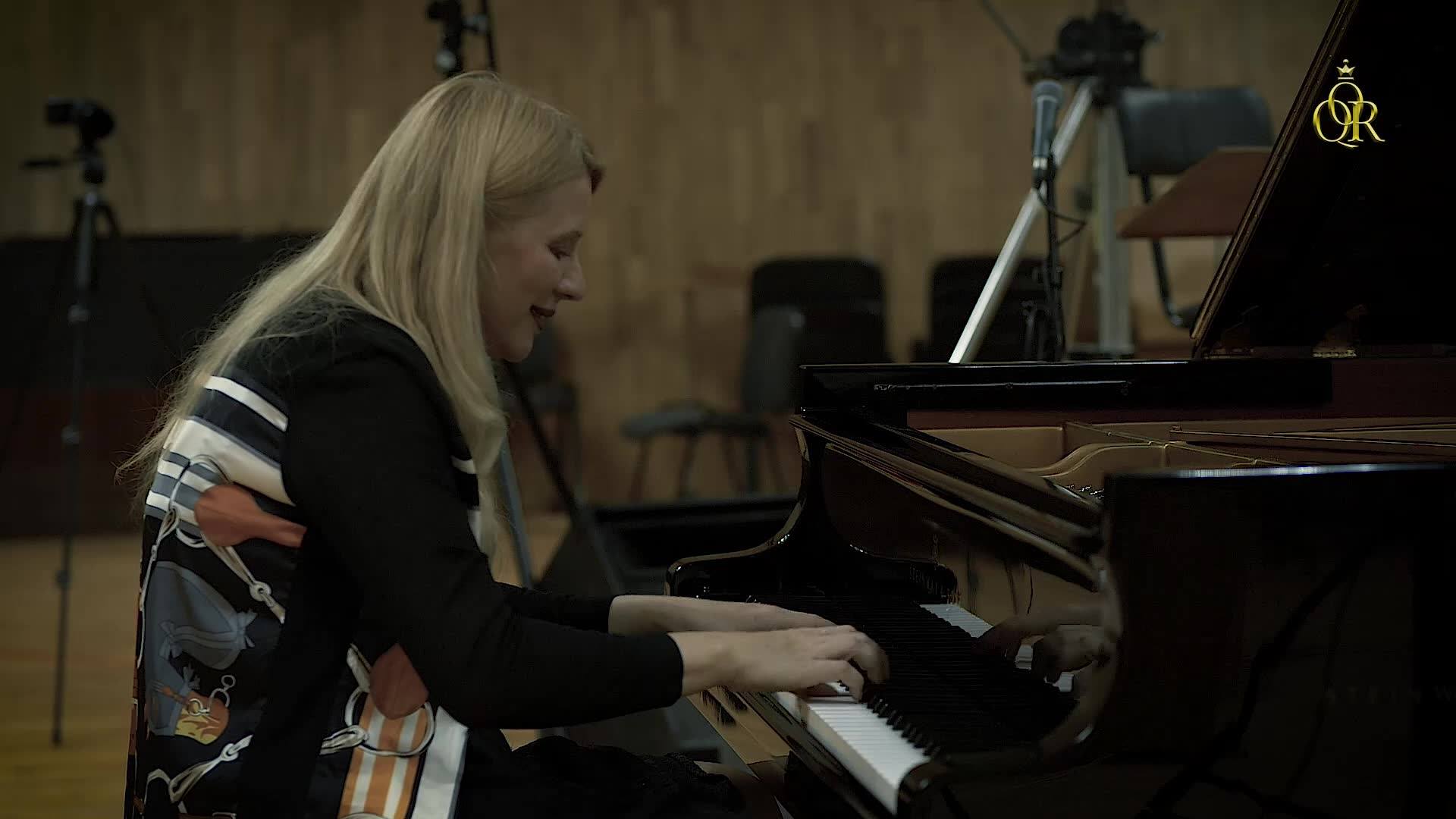 Sofia is split over pro-Putin pianist