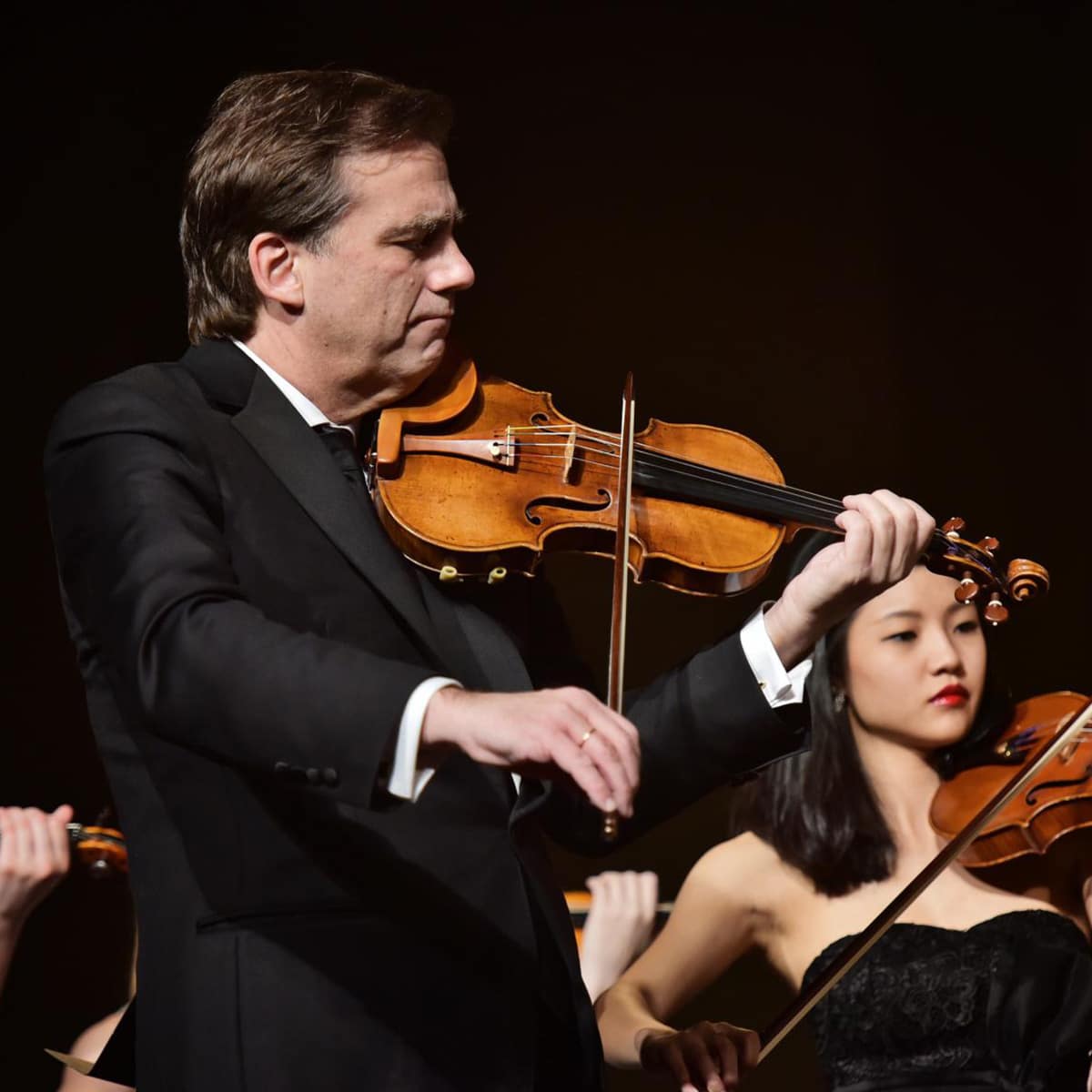 CZECH NATIONAL SYMPHONY ORCHESTRA DEBUT AT CARNEGIE HALL WITH ROBERT McDUFFIE