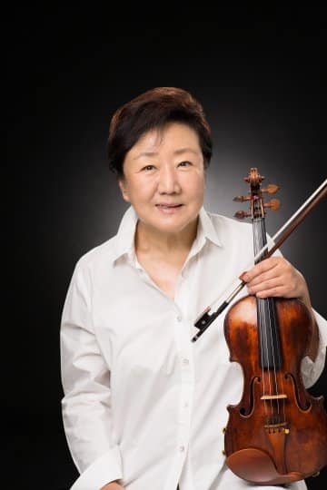 Koreans mourns violin godmother