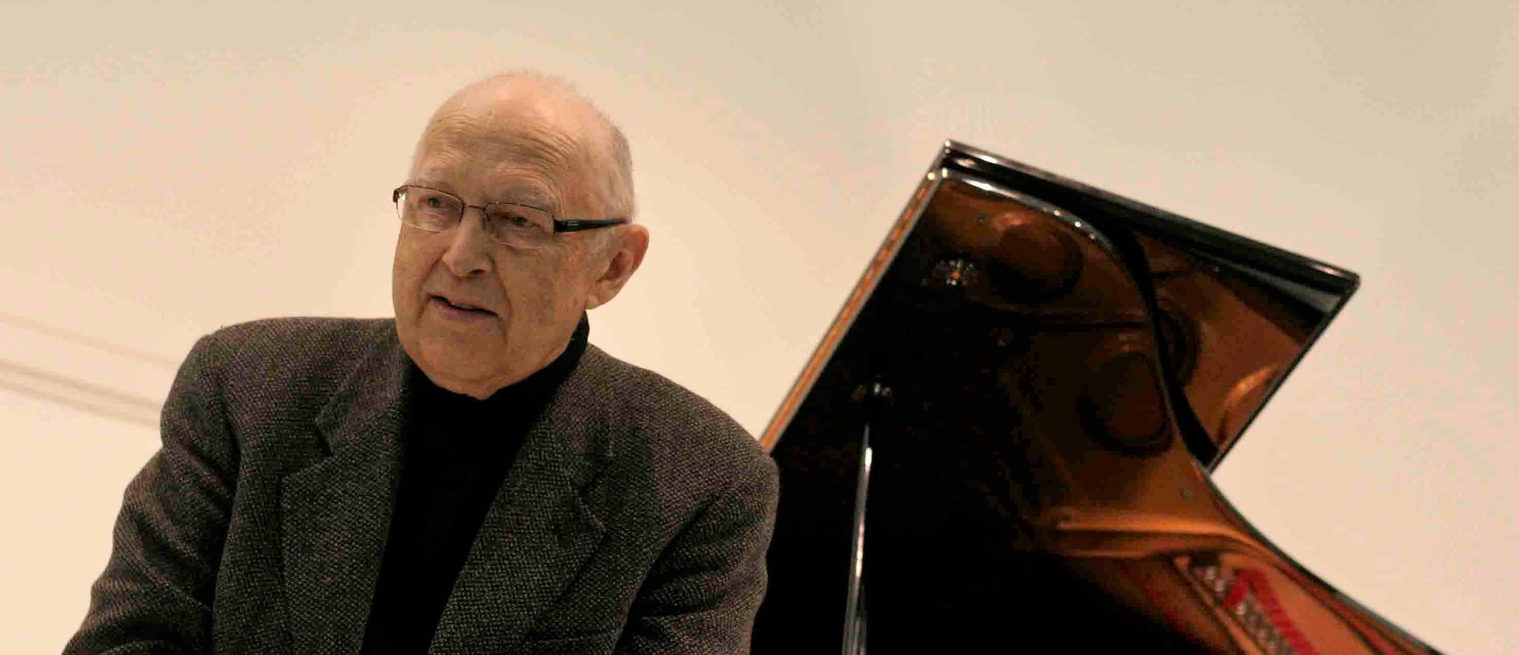 Italian pianist dies, at 92