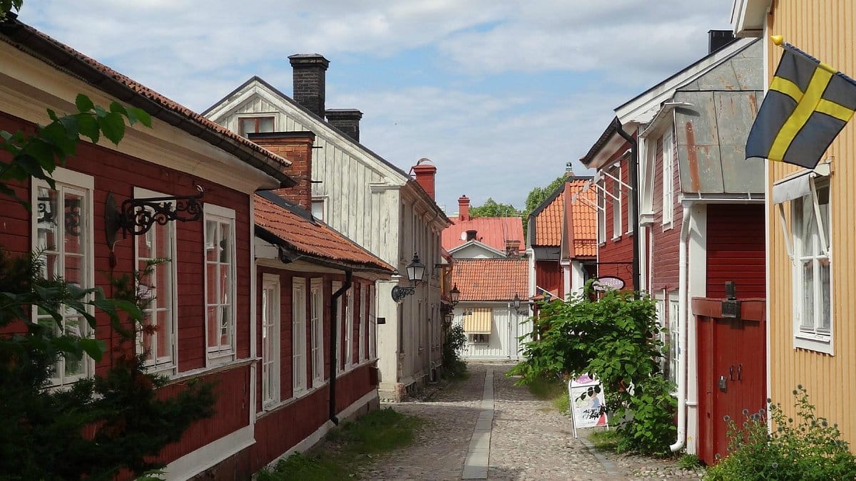 A small town in Sweden (and other moves)