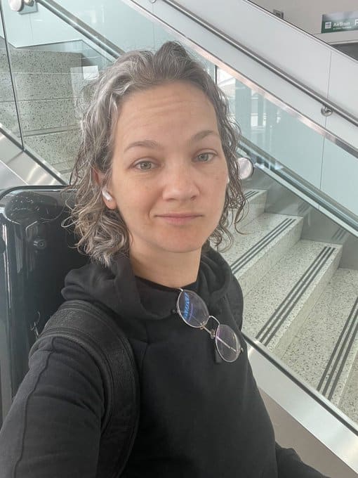 Hilary Hahn weeps amid JFK flights chaos