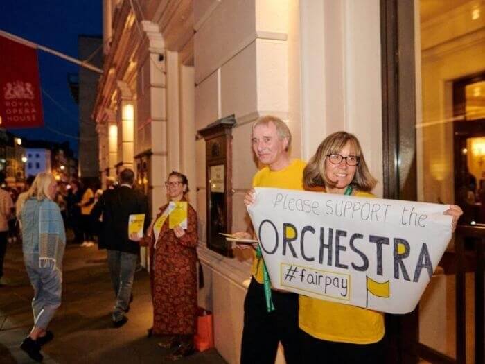 Royal Opera House musicians go leafletting their audience