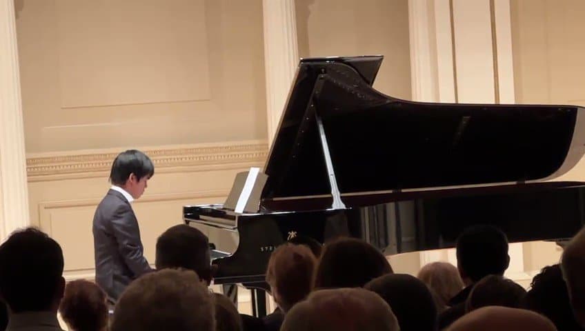 Kevin Chen, winner of the 2023 Rubinstein competition, opens his recital  last night (19.10) at Carnegie Hall with the song of hope The…