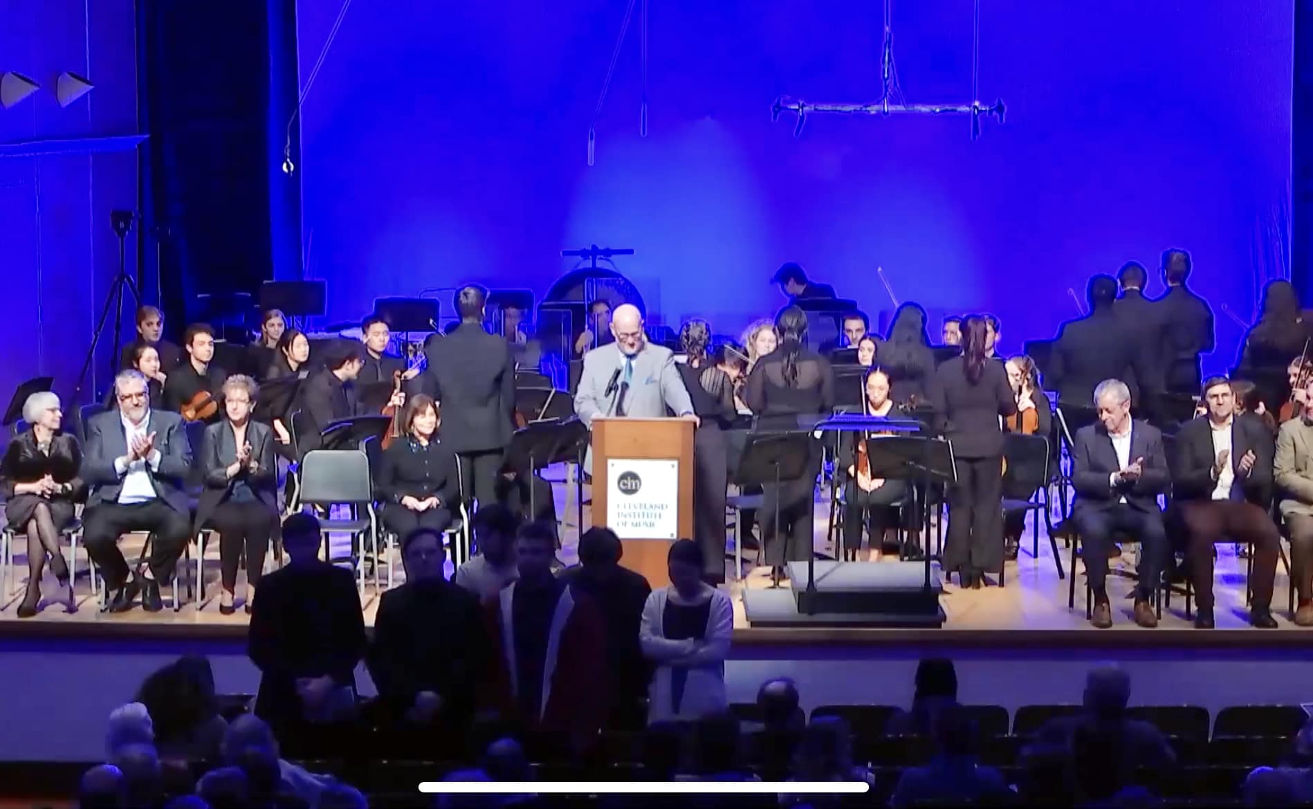 Student musicians turn backs on president at Cleveland gala night