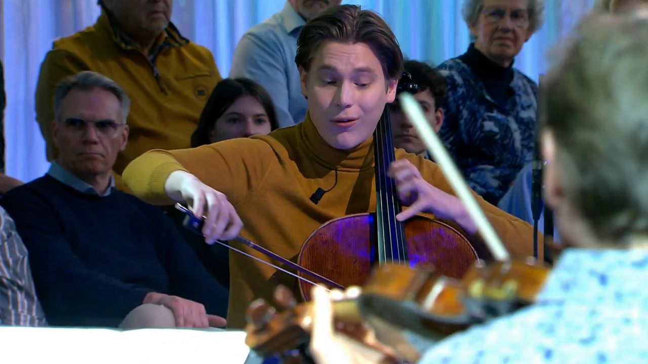 Klaus Mäkelä books himself as solo cellist